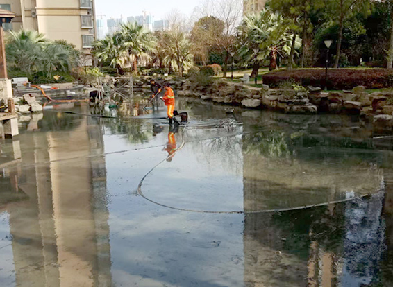 华容景观池淤泥清理